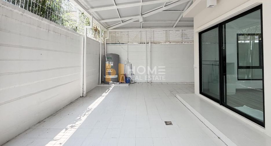 For sale 3 ベッドルーム townhouse in Chom Thong, Bangkok