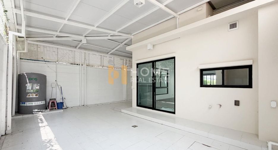 For sale 3 ベッドルーム townhouse in Chom Thong, Bangkok