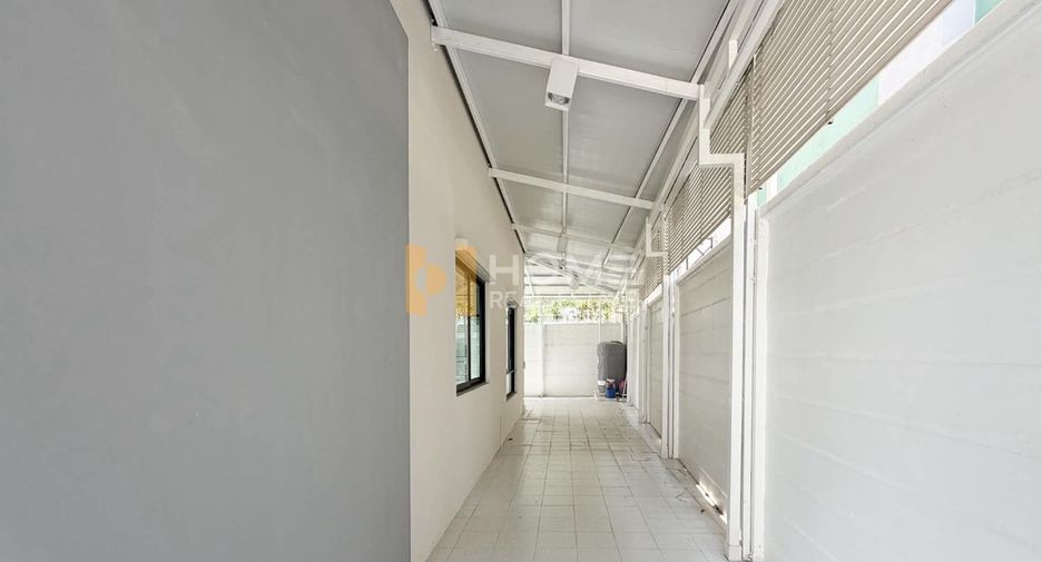 For sale 3 ベッドルーム townhouse in Chom Thong, Bangkok