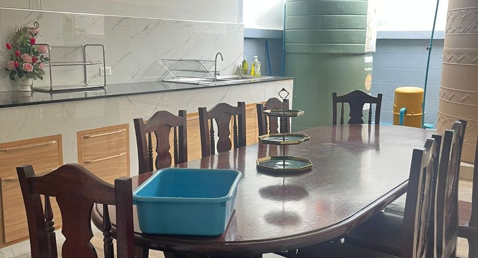 Villa en alquiler de 4 habitaciones en Jomtien, Pattaya