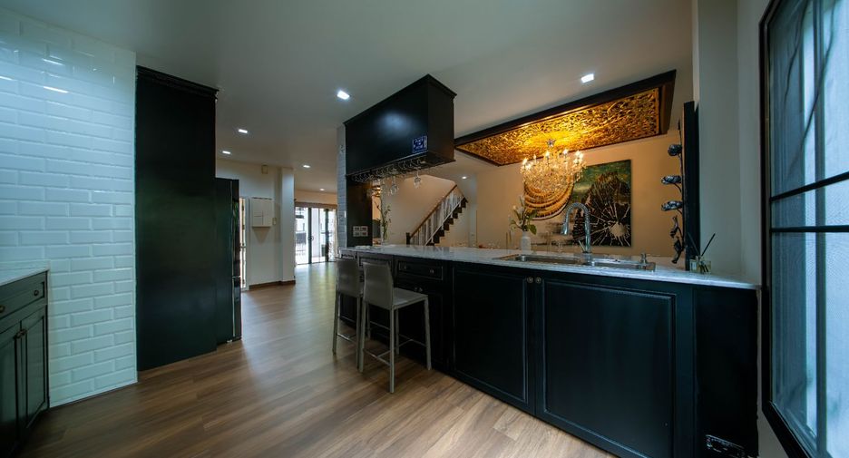 For rent 4 bedrooms house in San Sai, Chiang Mai