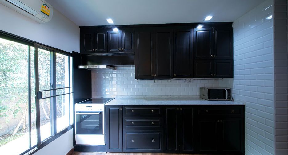 For rent 4 bedrooms house in San Sai, Chiang Mai