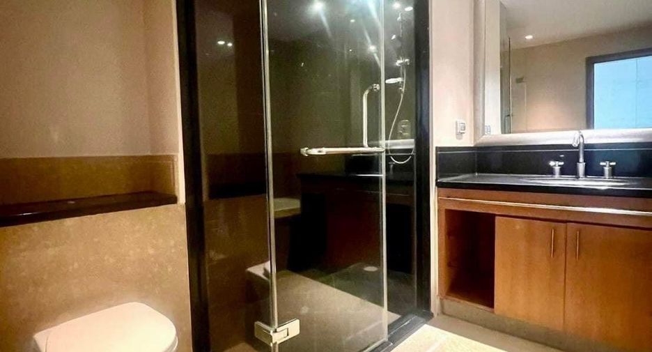 For rent 3 bedrooms condo in Sathon, Bangkok