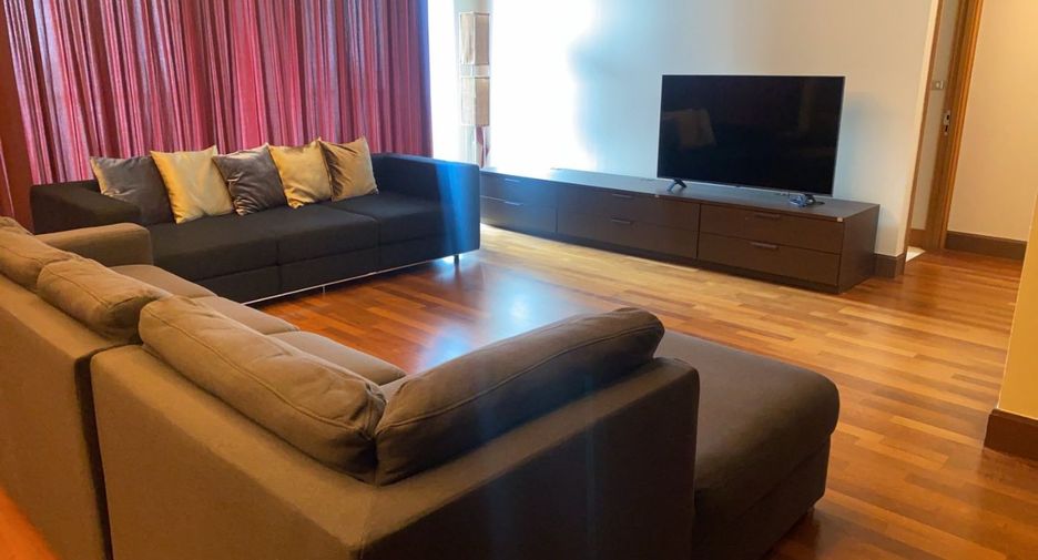 For rent 3 bedrooms condo in Sathon, Bangkok