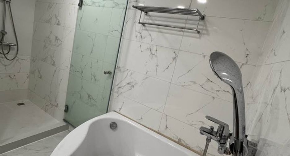 For rent 2 bedrooms condo in Pathum Wan, Bangkok