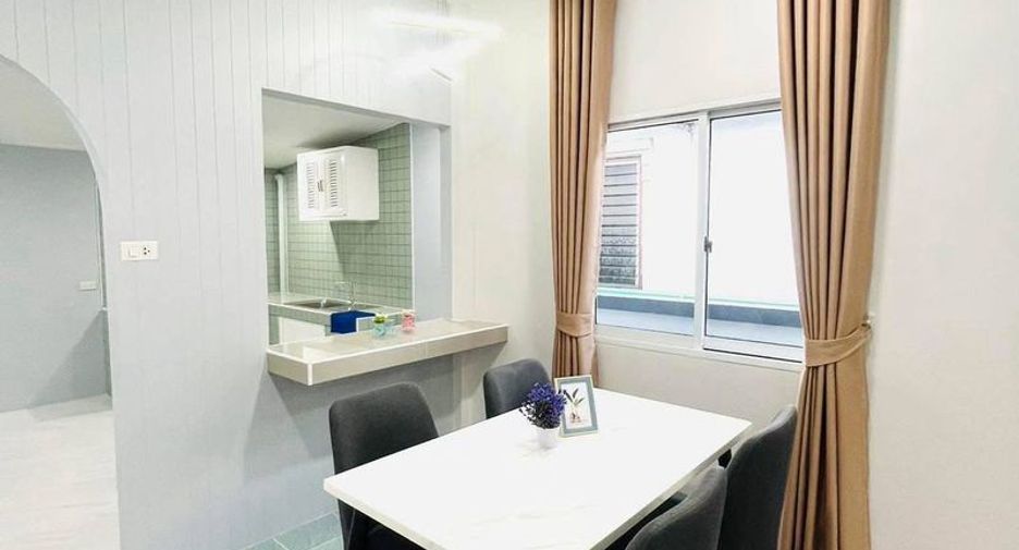 À vendre 2 chambres maison à Si Racha, Chonburi