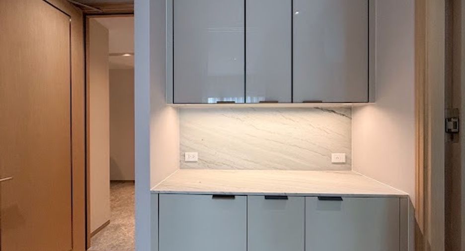 For rent 4 bedrooms condo in Khlong Toei, Bangkok