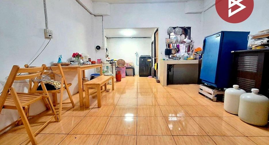 For sale 3 bedrooms townhouse in Mueang Samut Sakhon, Samut Sakhon