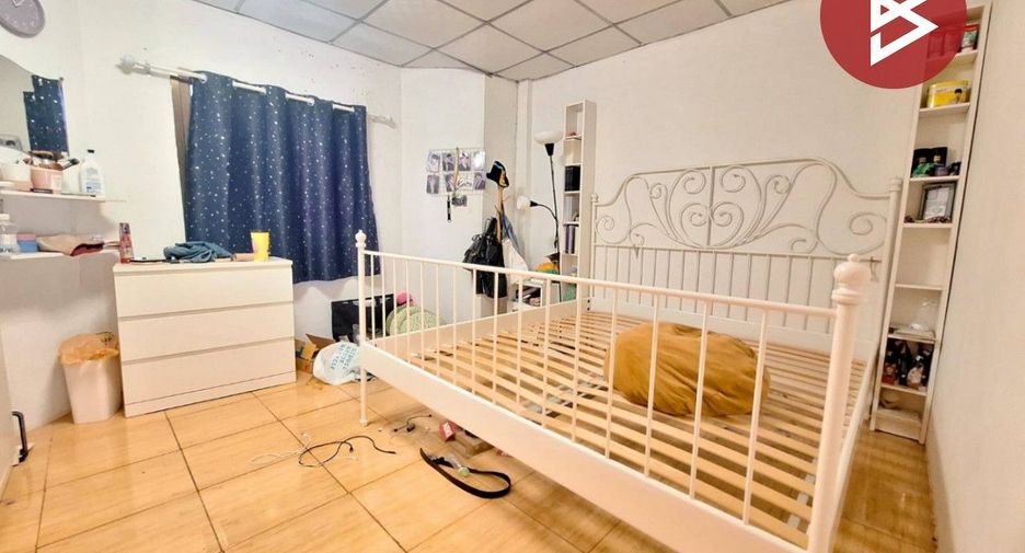 For sale 3 bedrooms townhouse in Mueang Samut Sakhon, Samut Sakhon