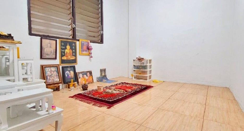 For sale 3 bedrooms townhouse in Mueang Samut Sakhon, Samut Sakhon