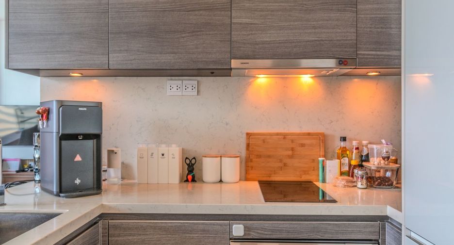 For rent and for sale 1 bed condo in Watthana, Bangkok