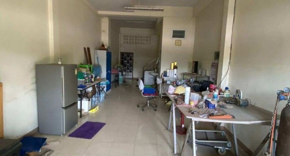 For sale 3 bedrooms townhouse in Chai Badan, Lopburi