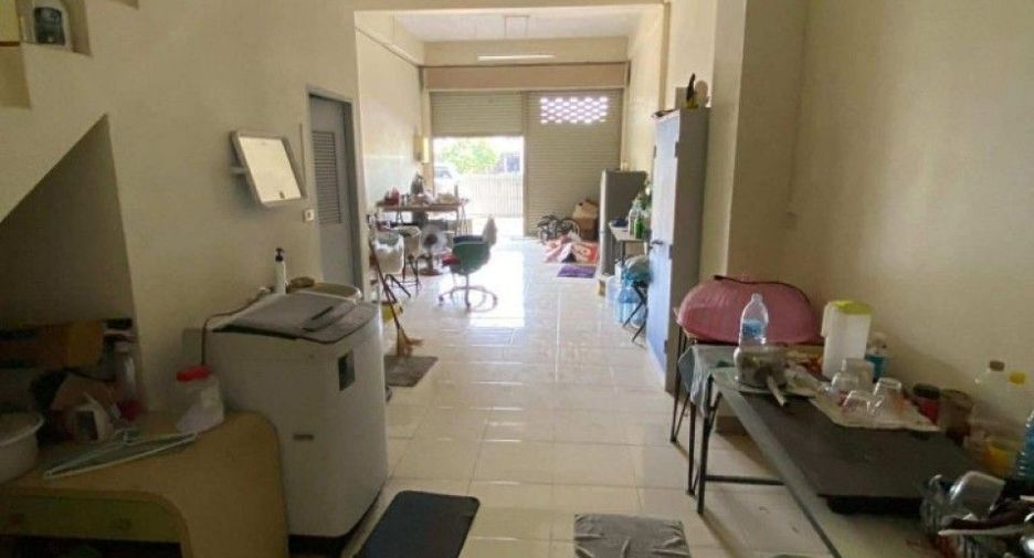 For sale 3 bedrooms townhouse in Chai Badan, Lopburi