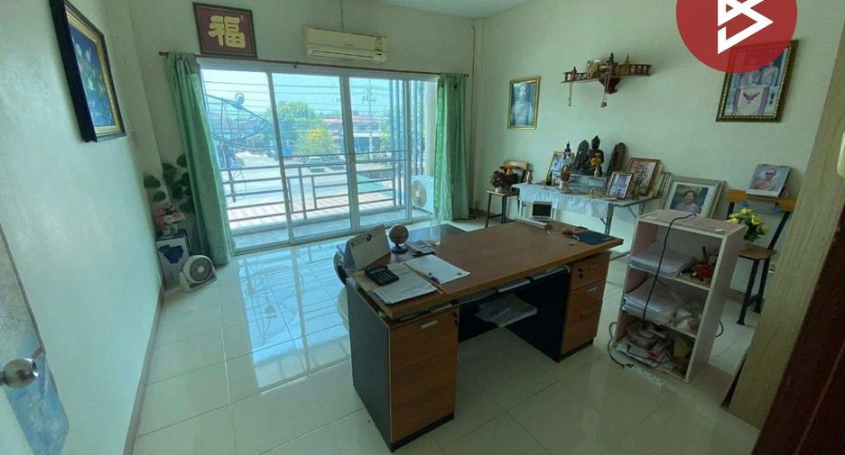 For sale 3 bedrooms townhouse in Chai Badan, Lopburi