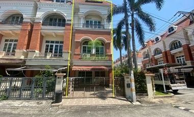 À vendre 3 chambres maison de ville à Bueng Kum, Bangkok