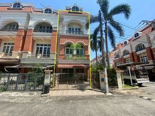 À vendre 3 chambres maison de ville à Bueng Kum, Bangkok