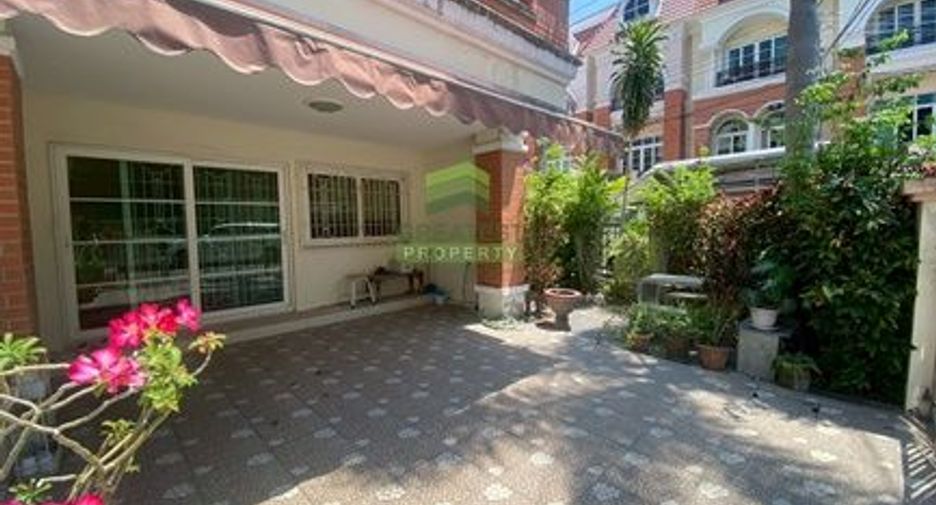 À vendre 3 chambres maison de ville à Bueng Kum, Bangkok
