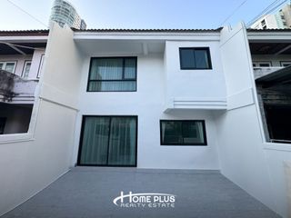 For sale 4 bedrooms townhouse in Bang Kapi, Bangkok