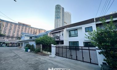 For sale 4 bedrooms townhouse in Bang Kapi, Bangkok