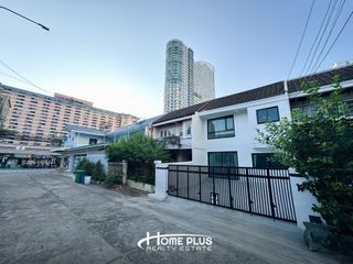 For sale 4 bedrooms townhouse in Bang Kapi, Bangkok