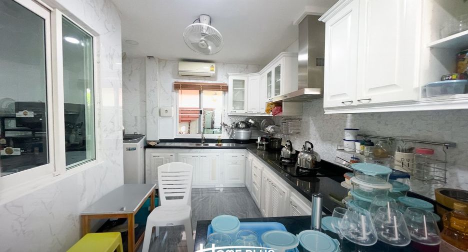 Casa en venta de 4 habitaciones en Bang Khen, Bangkok