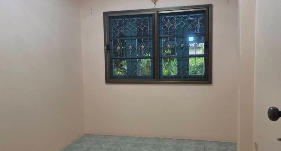 For sale 3 bedrooms house in Khlong Luang, Pathum Thani
