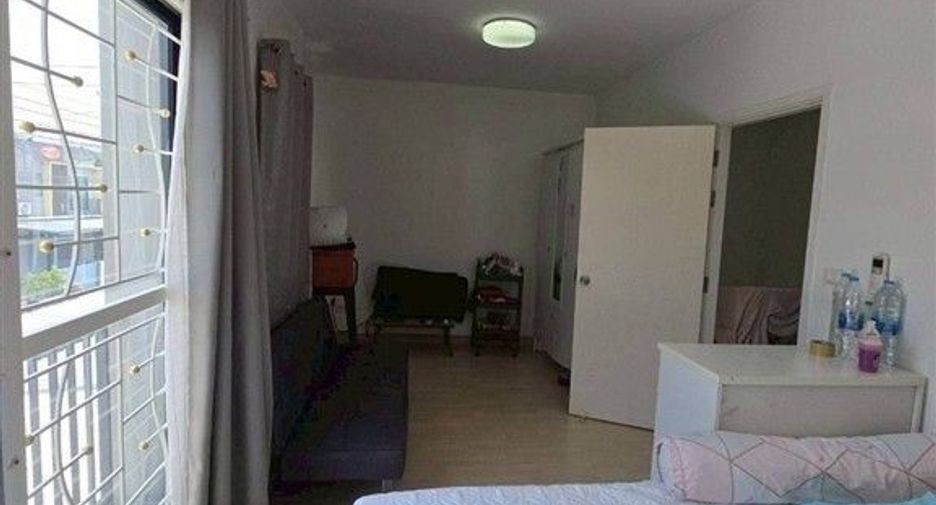 For sale 3 bedrooms townhouse in Don Mueang, Bangkok