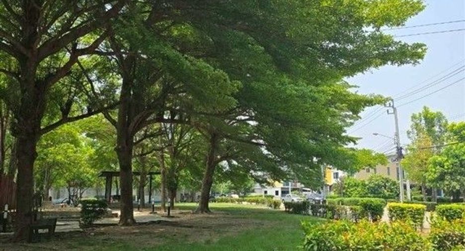 For sale 3 bedrooms townhouse in Don Mueang, Bangkok