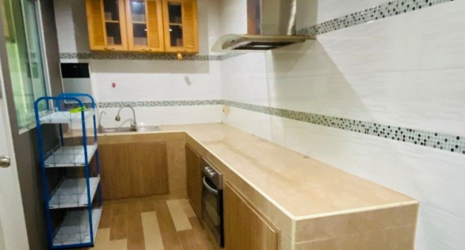 For sale 3 bedrooms townhouse in Mueang Samut Prakan, Samut Prakan