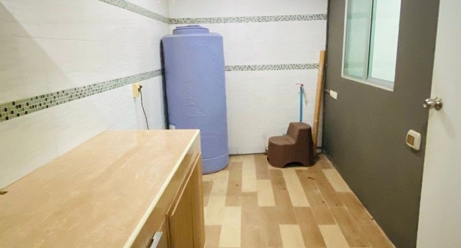 For sale 3 bedrooms townhouse in Mueang Samut Prakan, Samut Prakan