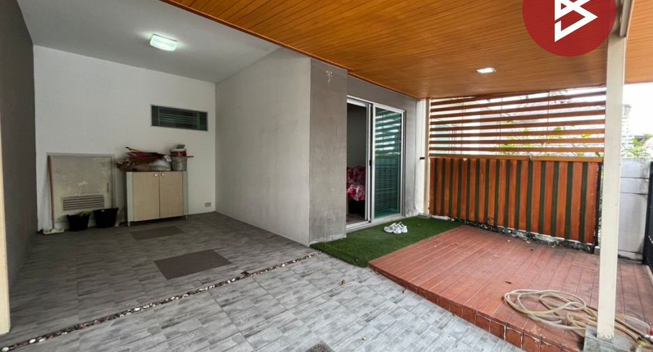 For sale 3 bedrooms townhouse in Mueang Samut Prakan, Samut Prakan