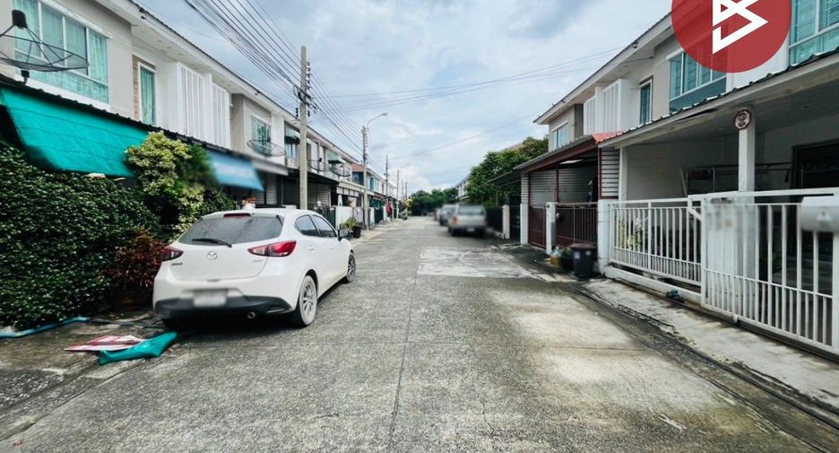 For sale 3 bedrooms townhouse in Mueang Samut Prakan, Samut Prakan