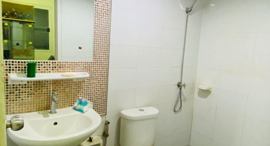 For sale 3 bedrooms townhouse in Mueang Samut Prakan, Samut Prakan