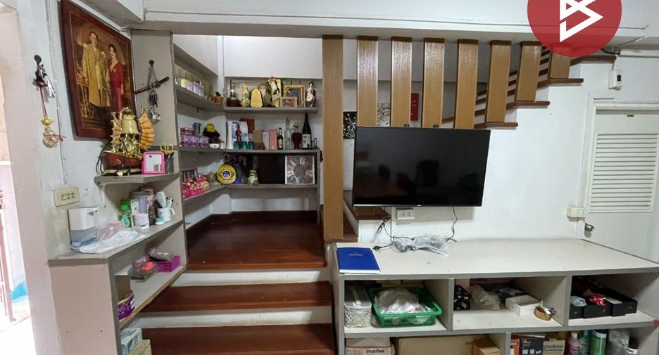 For sale 3 bedrooms retail Space in Si Maha Phot, Prachin Buri