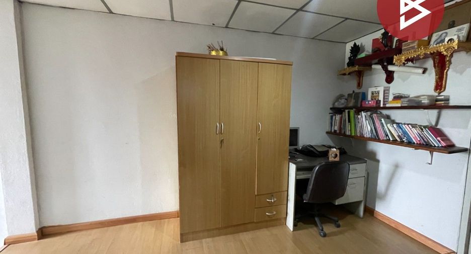 For sale 3 bedrooms retail Space in Si Maha Phot, Prachin Buri
