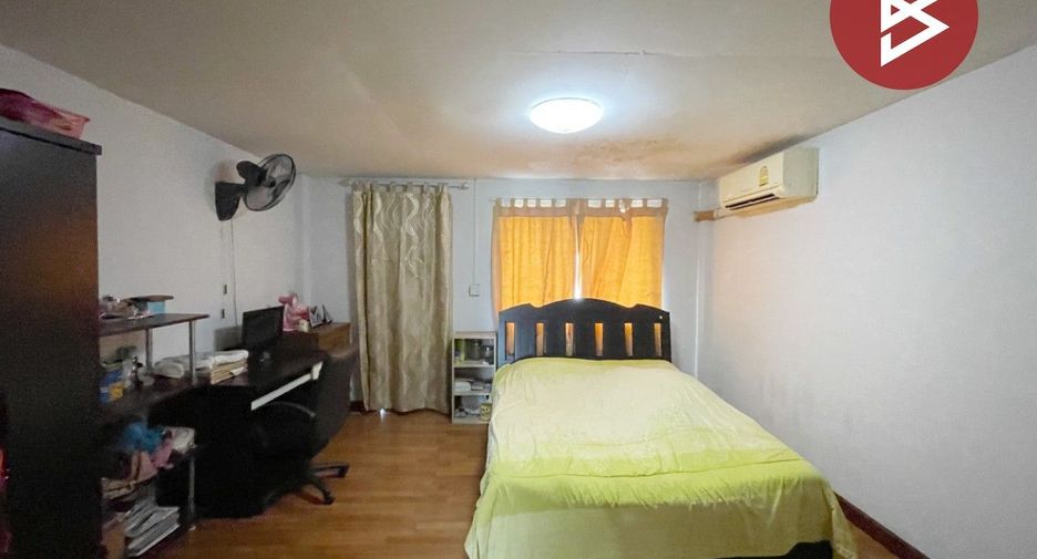 For sale 3 bedrooms retail Space in Si Maha Phot, Prachin Buri