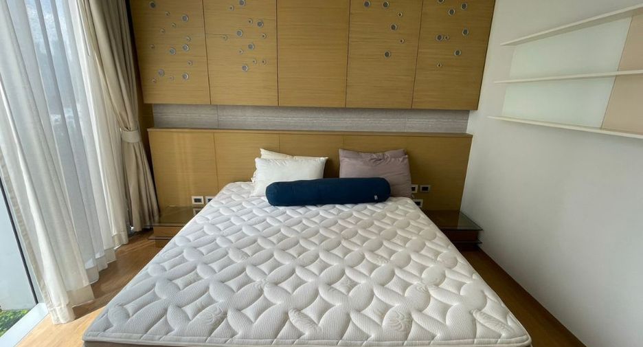 For rent 2 bedrooms condo in Sathon, Bangkok