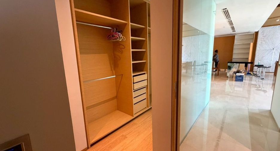For rent 2 bedrooms condo in Sathon, Bangkok