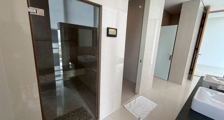 For rent 2 bedrooms condo in Sathon, Bangkok