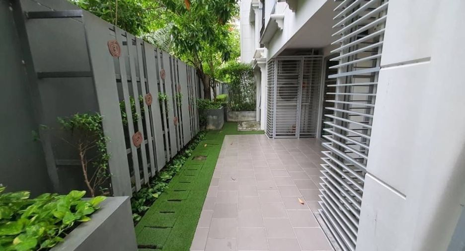 À louer 2 chambres condo à Watthana, Bangkok