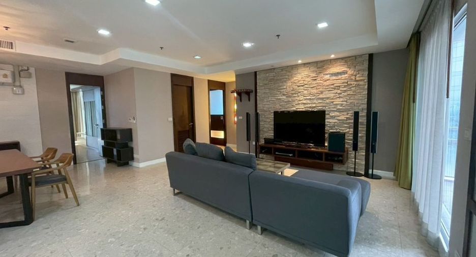 For rent 3 bedrooms condo in Khlong Toei, Bangkok