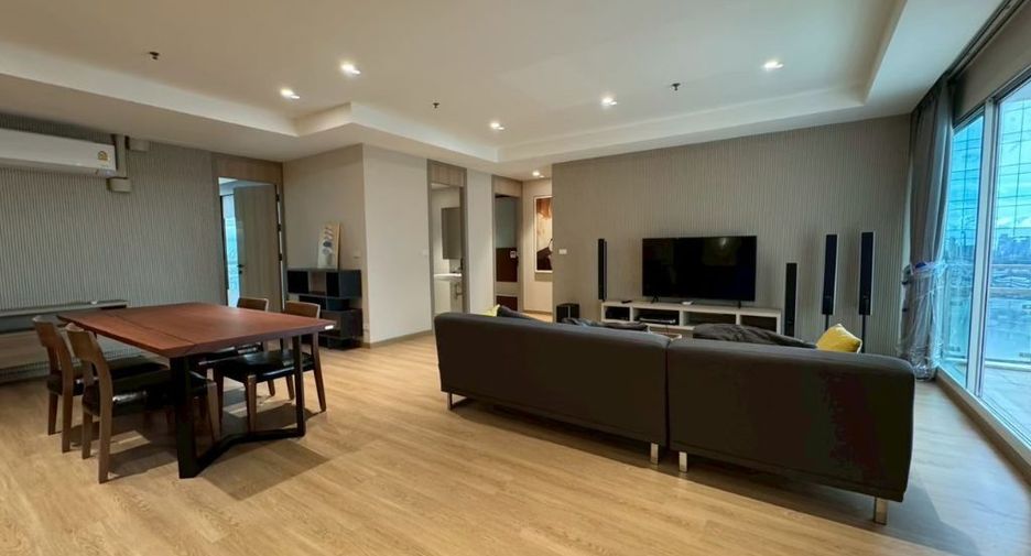 For rent 3 bedrooms condo in Khlong Toei, Bangkok