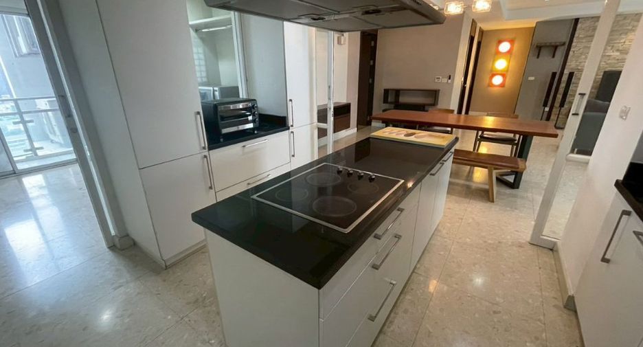 For rent 3 bedrooms condo in Khlong Toei, Bangkok