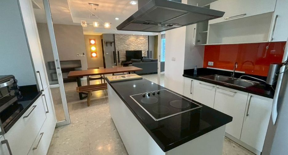 For rent 3 bedrooms condo in Khlong Toei, Bangkok