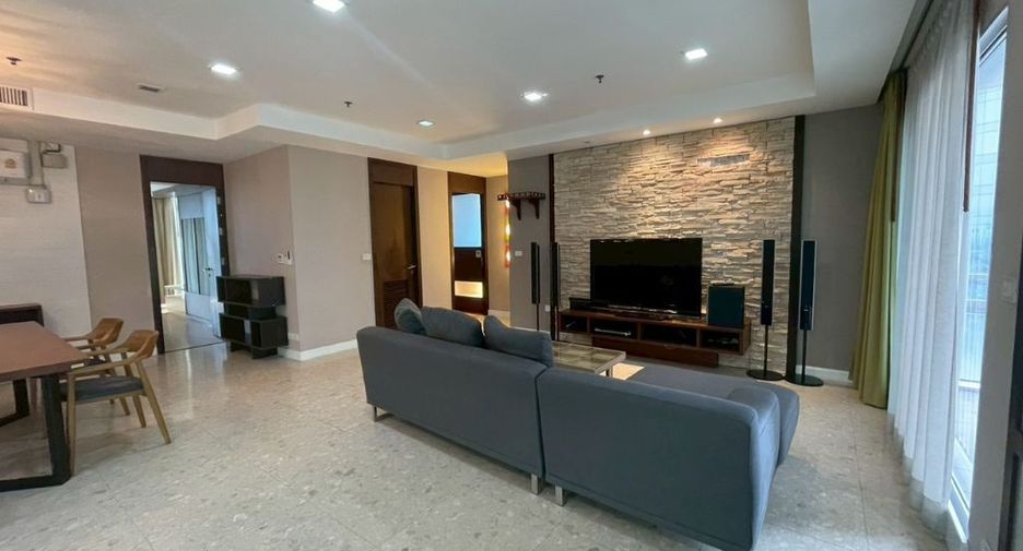For rent 3 bedrooms condo in Khlong Toei, Bangkok