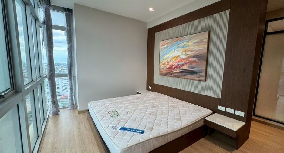 For rent 3 bedrooms condo in Khlong Toei, Bangkok