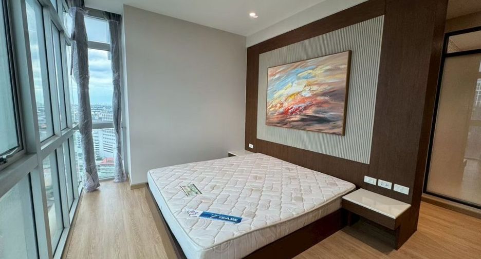 For rent 3 bedrooms condo in Khlong Toei, Bangkok