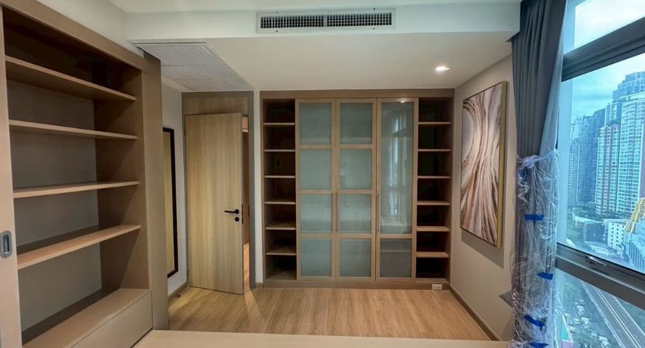 For rent 3 bedrooms condo in Khlong Toei, Bangkok