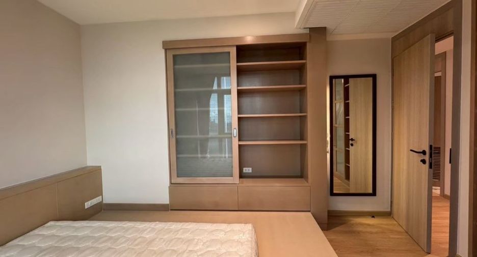 For rent 3 bedrooms condo in Khlong Toei, Bangkok