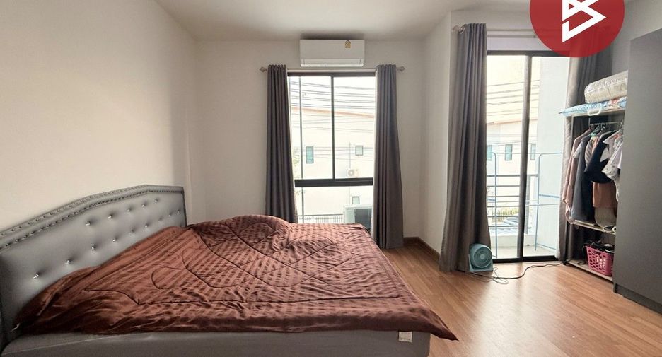 Casa adosada en venta de 3 habitaciones en Mueang Chon Buri, Chonburi